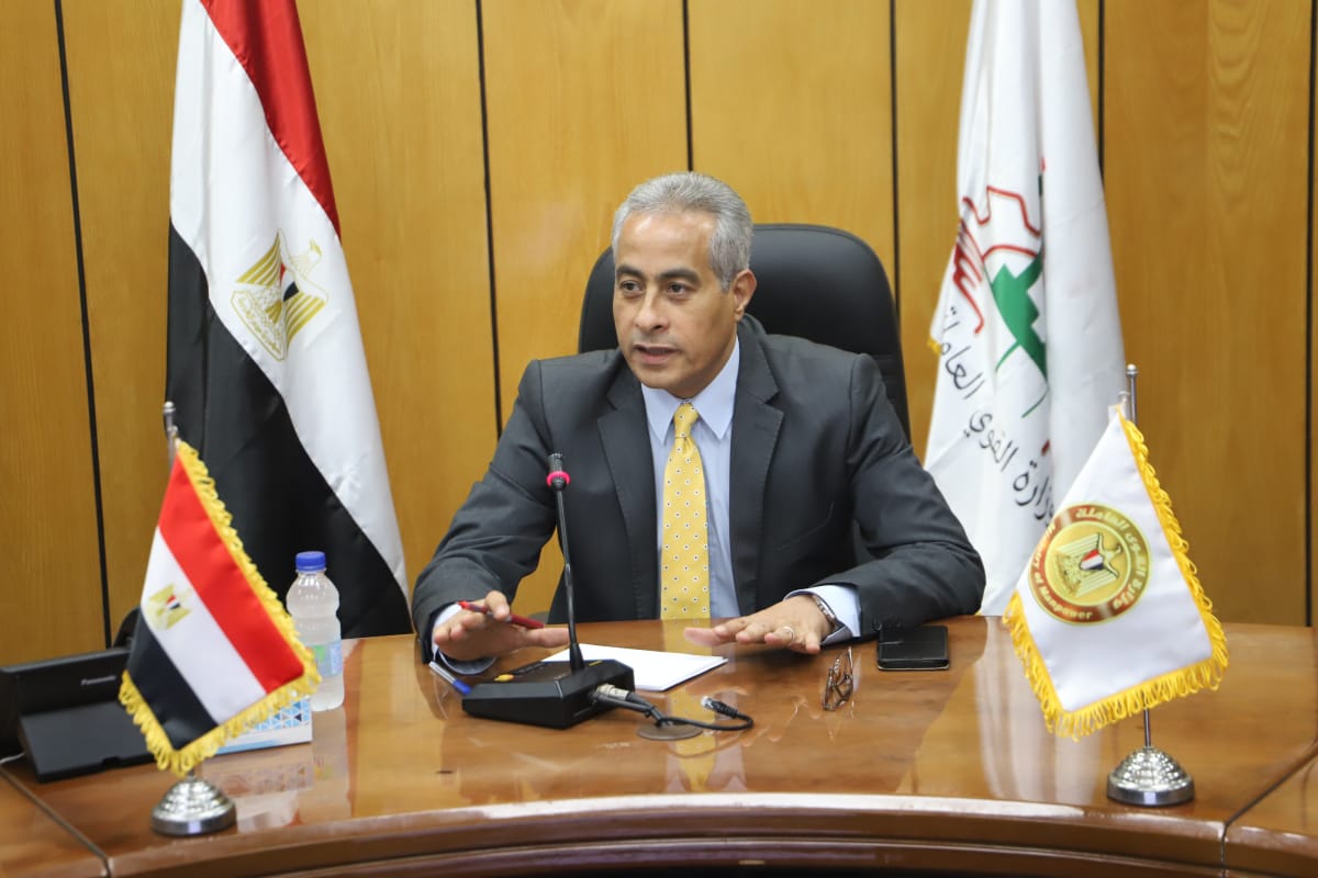 وزير القوى العامله 